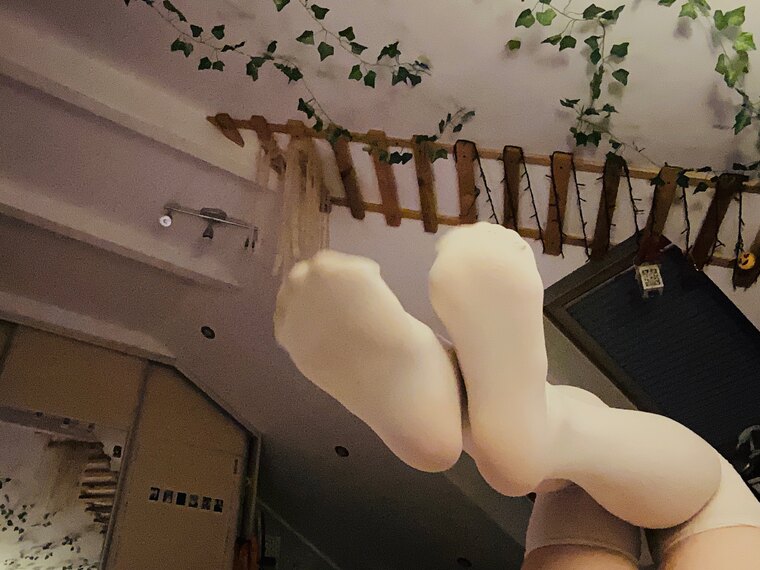 angel👣🪽 cover image