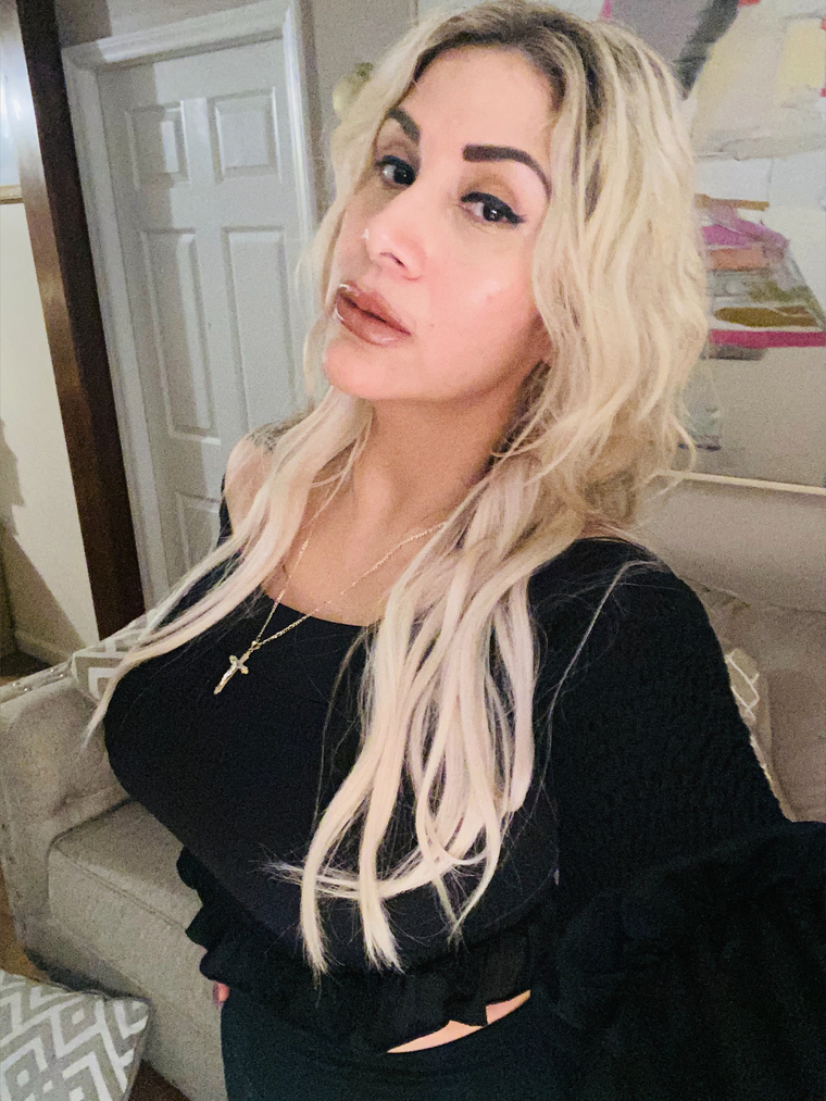 La Reyna Latina 5.9 cover image