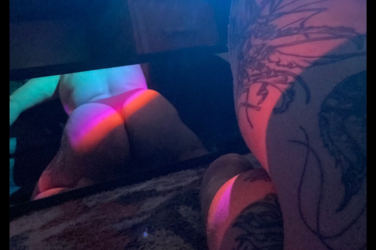 Ally Rose🍑 banner image