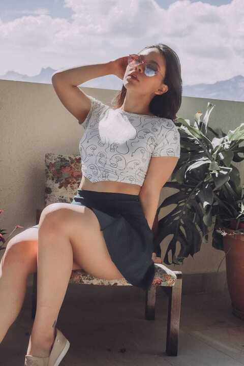 Abril cover image