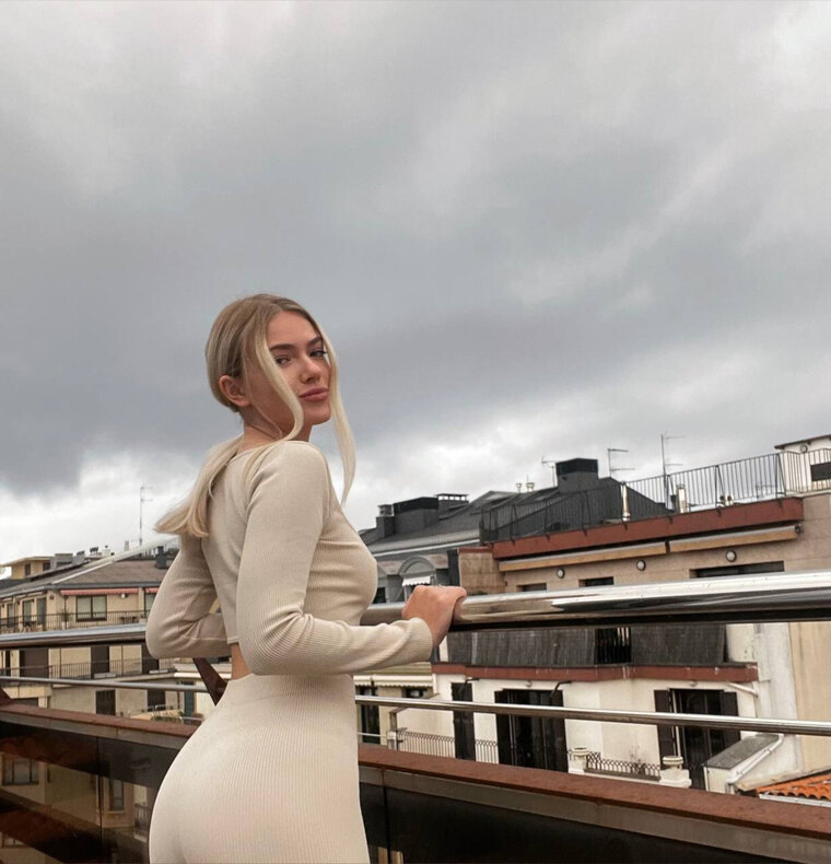 Adel🌸 banner image