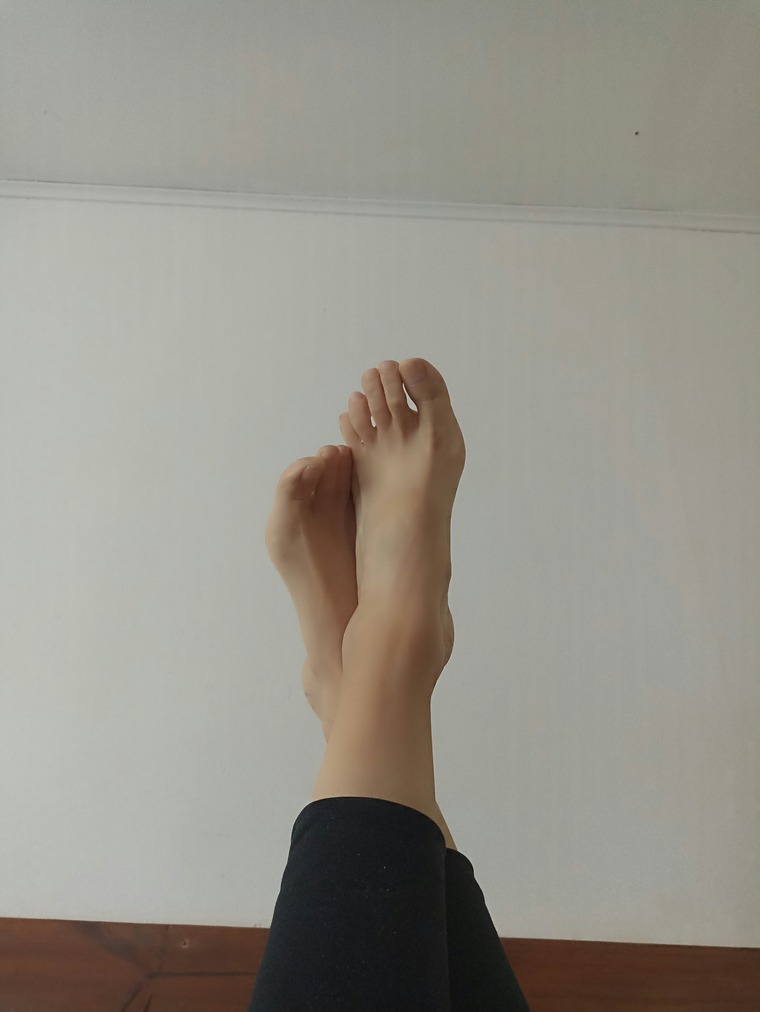 Becca_fetiche 👣 cover image