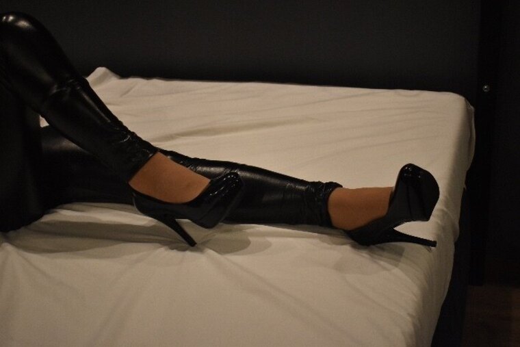 Mistress Àgnes banner image