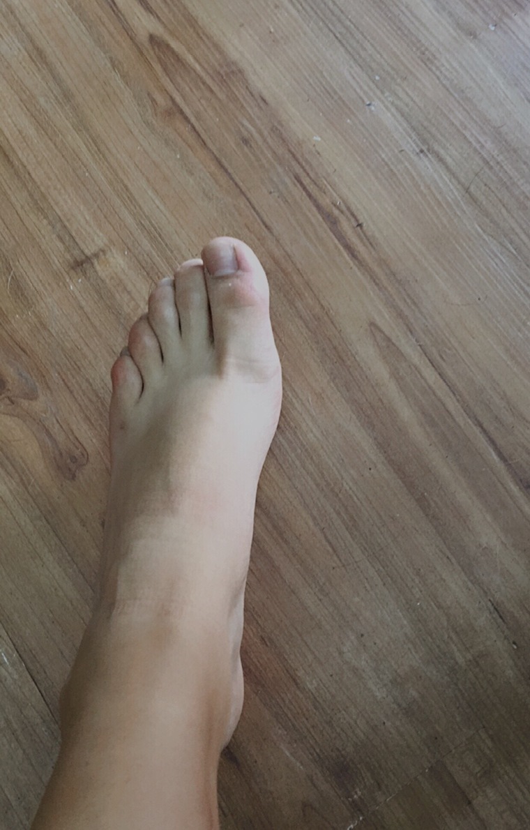Alexandra 🖤🦶🏻 cover image