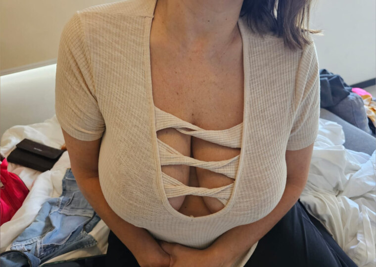 AlessandraBigTits cover image