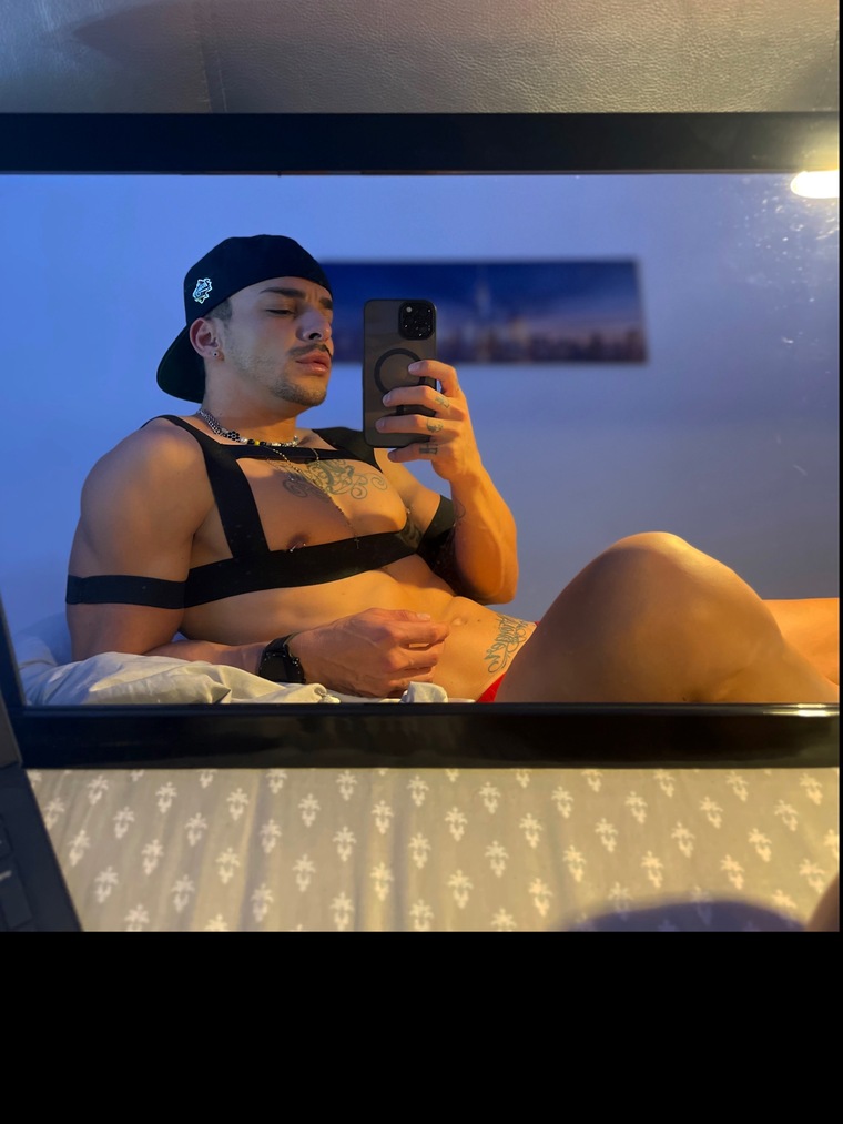 AleXL👺🍆🍑 cover image