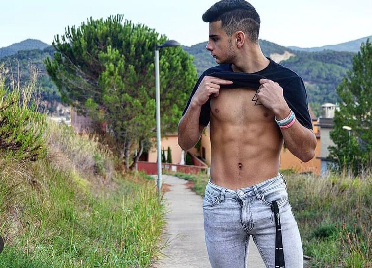 Alex Cruz banner image