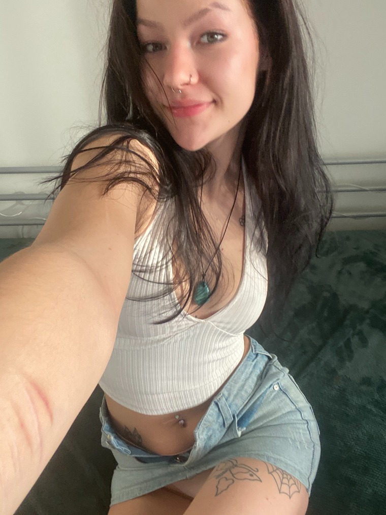 Alexis Undress banner image