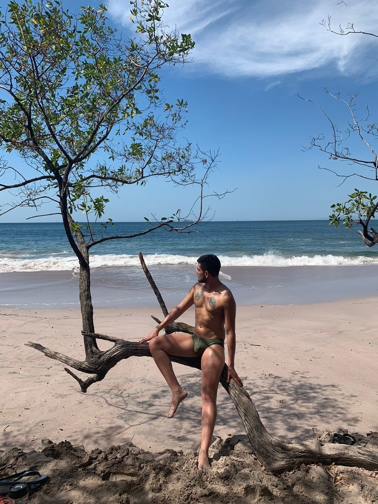 Alex Montenegro cover image