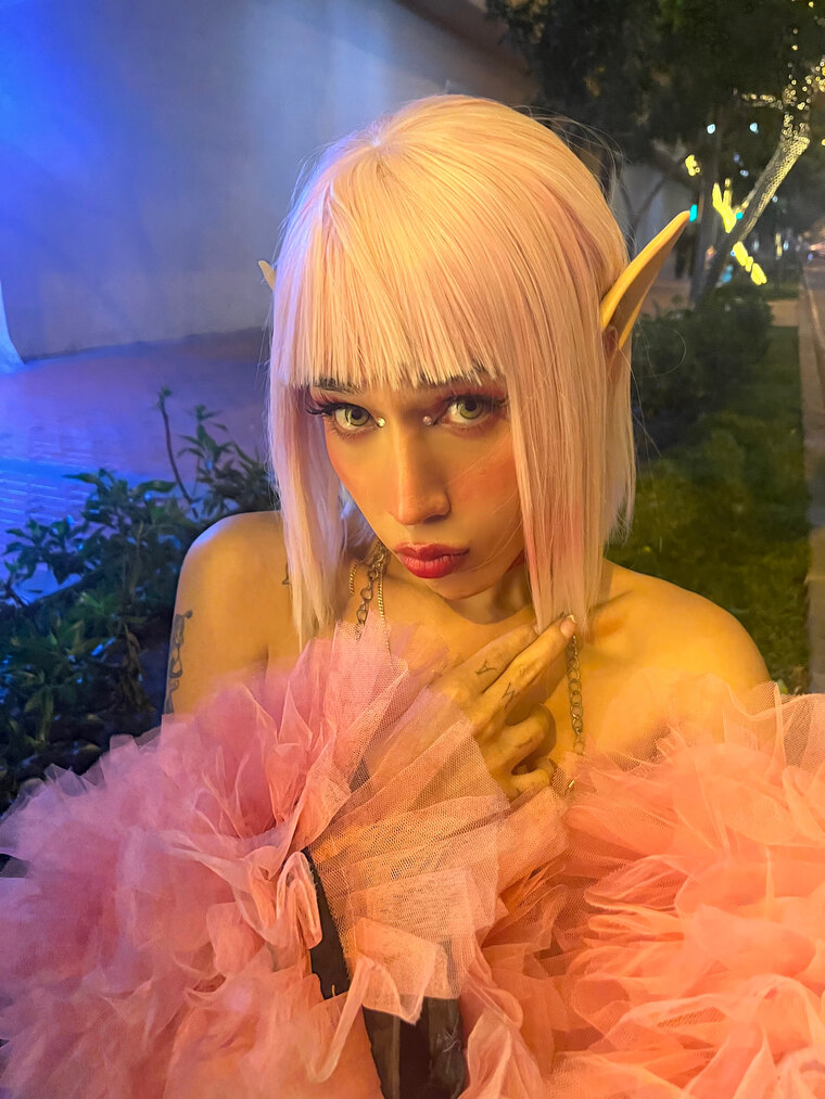 Alexxxis 🐰 cover image