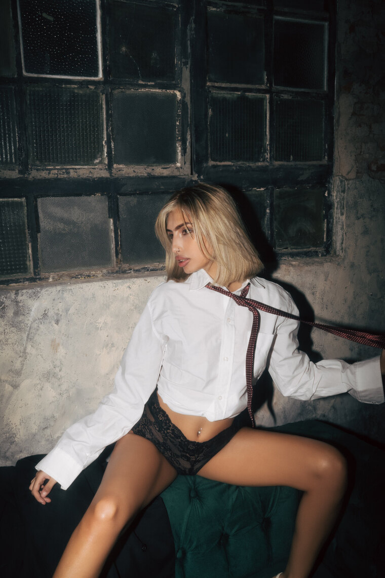 Alison 🌸 Your Innocent Blonde banner image