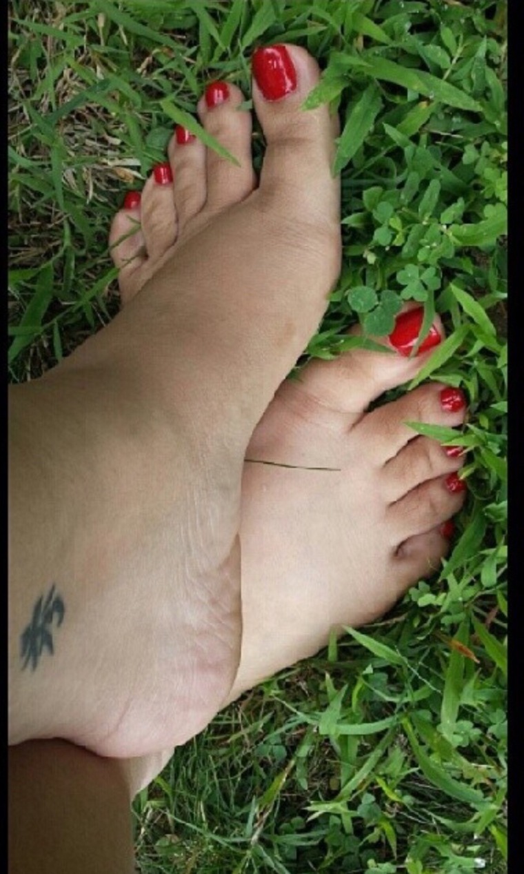 All_latina_feet cover image