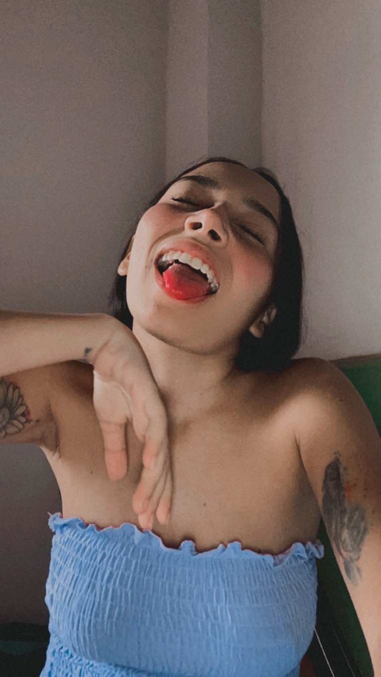 Alle fille petite😈 cover image