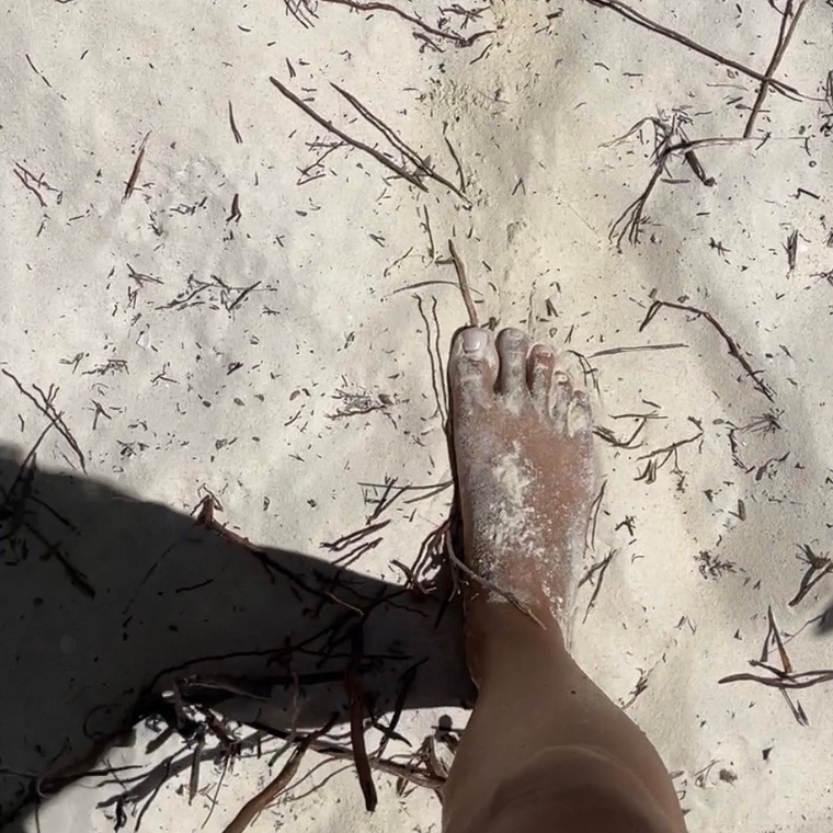 J 👣 cover image