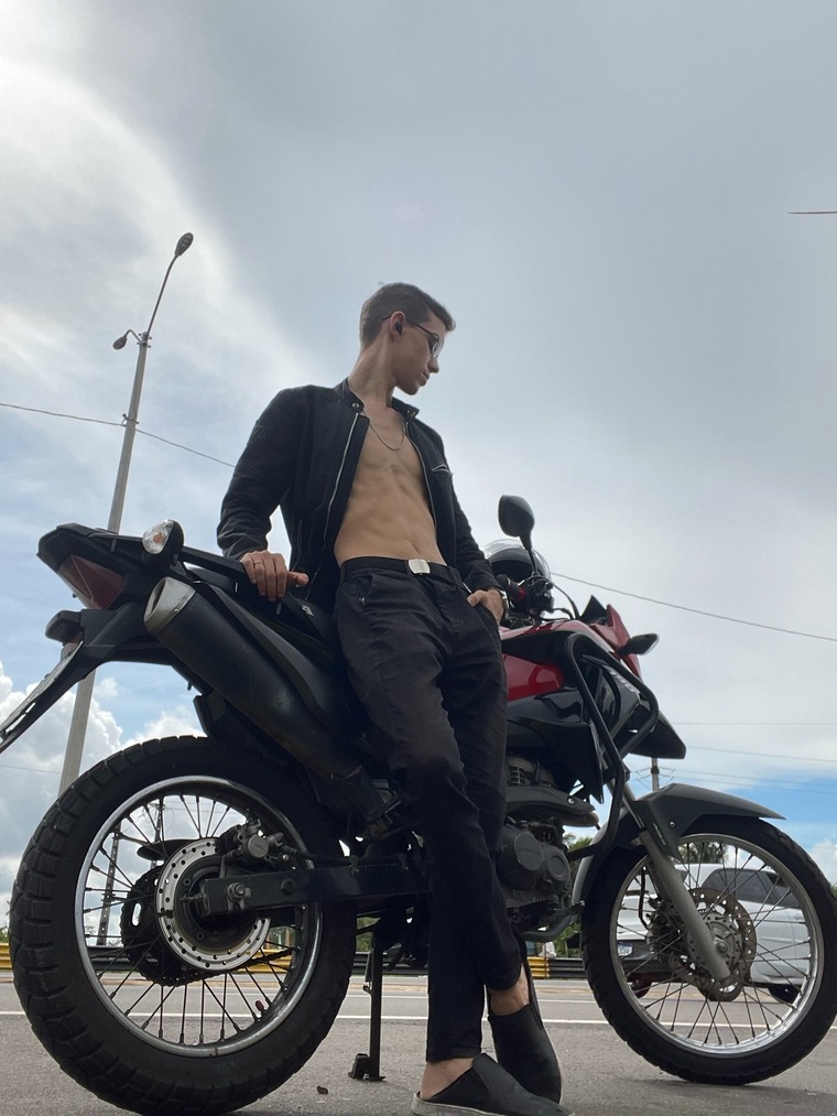 Álvaro Henrique cover image