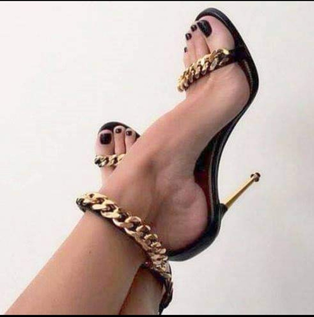Pies de mujer💕 banner image