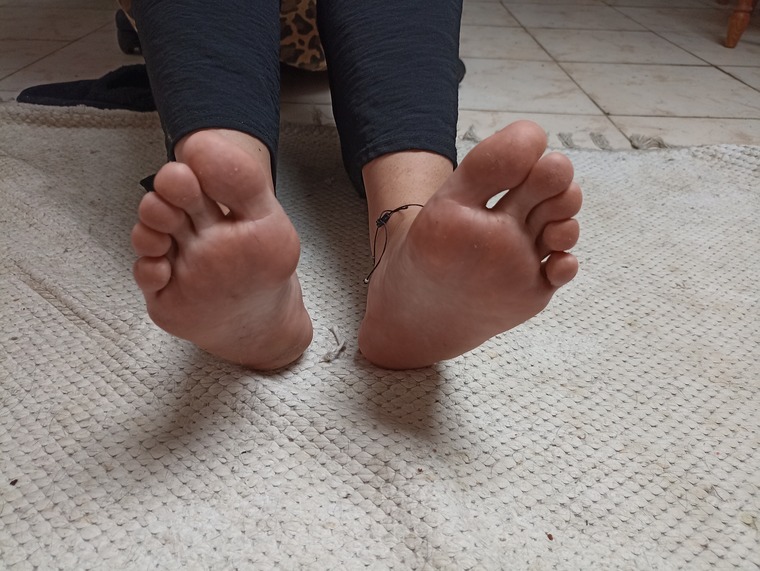Amateur Feet cover image