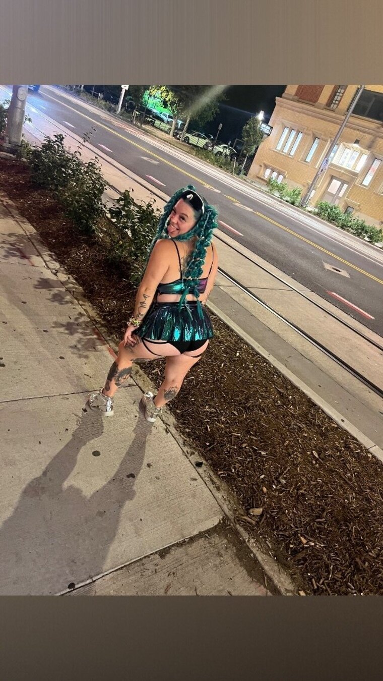 Amber Vyxxxen | Polydactyl 12 Toe Vixen cover image