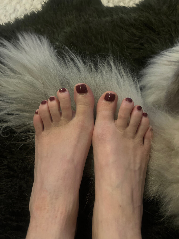 Amelia_Pretty_Feet97 cover image