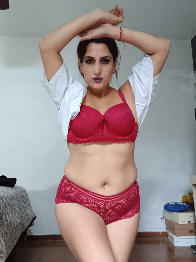 AMIRAHOTBABY cover image
