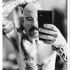 Amputee Bi Guy avatar