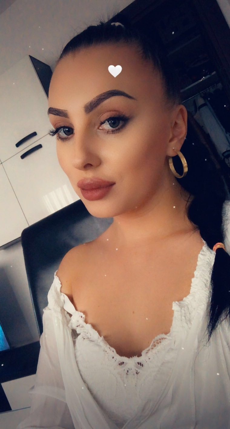 andreeacarmencurcudel banner image