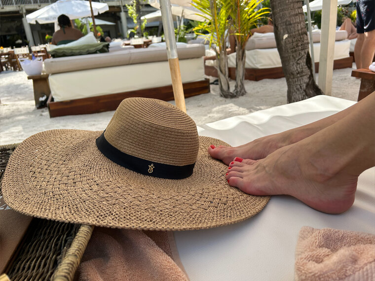 Anna Feet Divine cover image