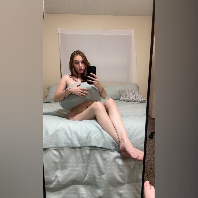 AnnMariePeach ✨ banner image