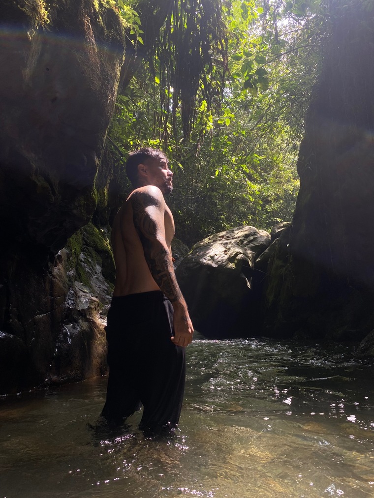 Anton Varón banner image