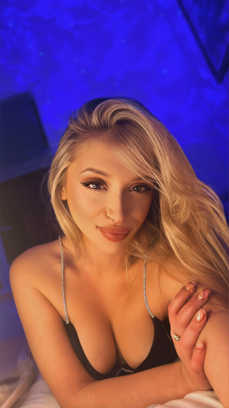 Goddess Arabella 🖤 cover image