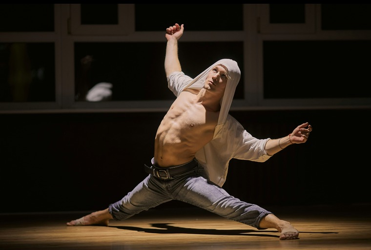 Art • Male body • Aesthetics • Movement cover image