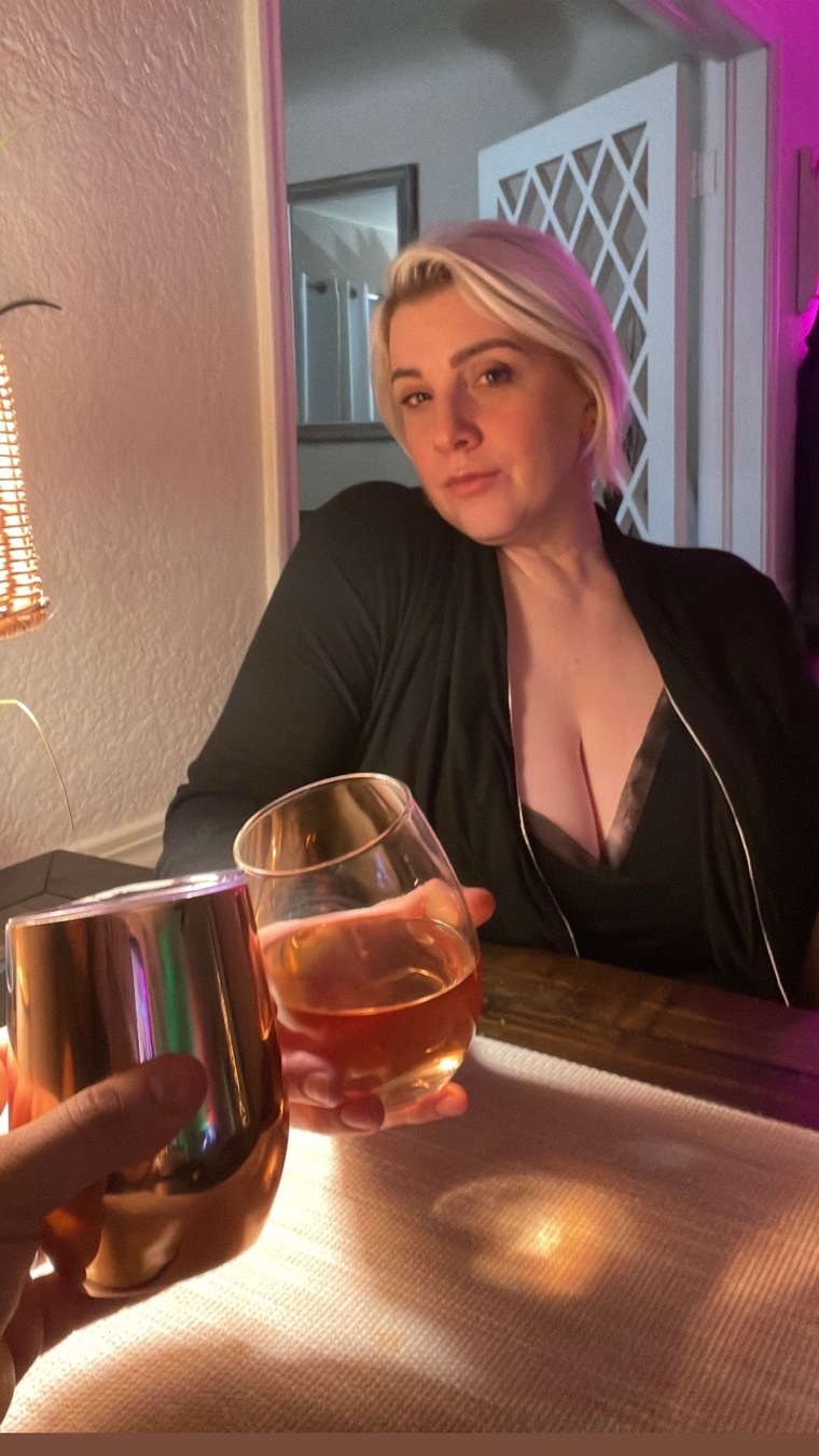 Attomicblonde33 banner image