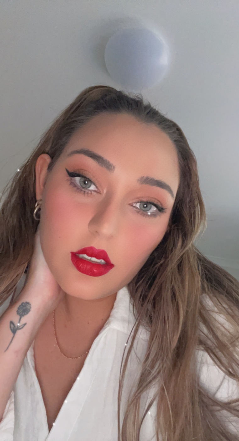 Audrey 🌷 cover image