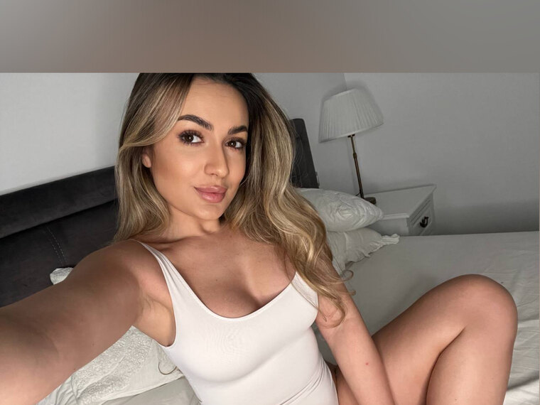 ✅𝐀𝐘𝐀𝐍𝐀 𝐒𝐈𝐍✅ cover image