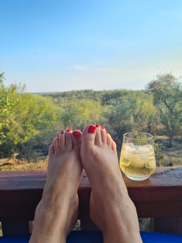 Miss_honeypeach_feet cover image