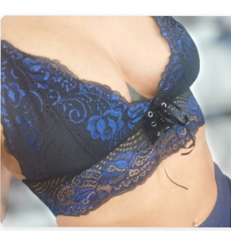 Brunette babe banner image