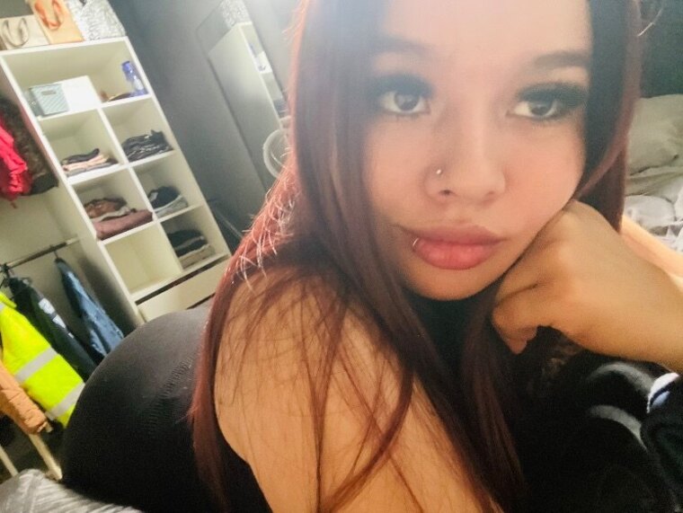 Connie🖤⛓️ cover image