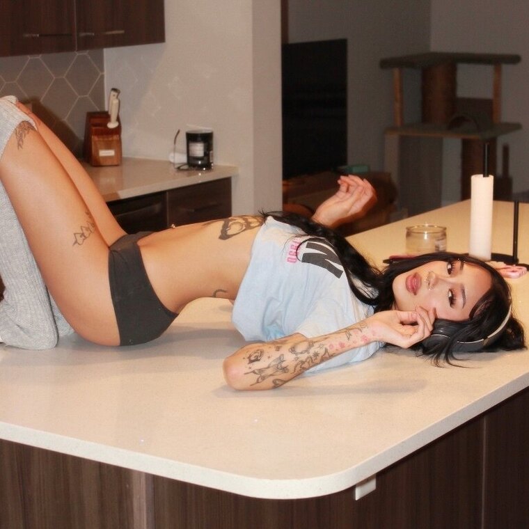 avery kate ♡ ur internet gf <3 banner image