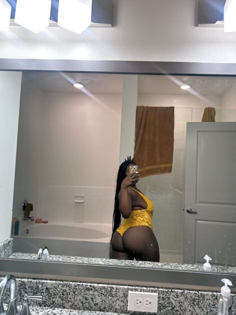 BaddestHoeOut cover image