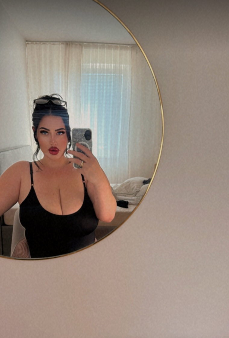 Lara 🍒 cover image