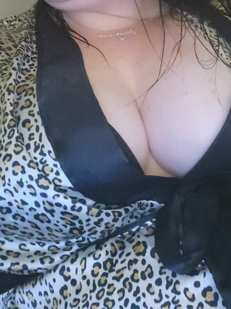 Sexy mom from Bama banner image