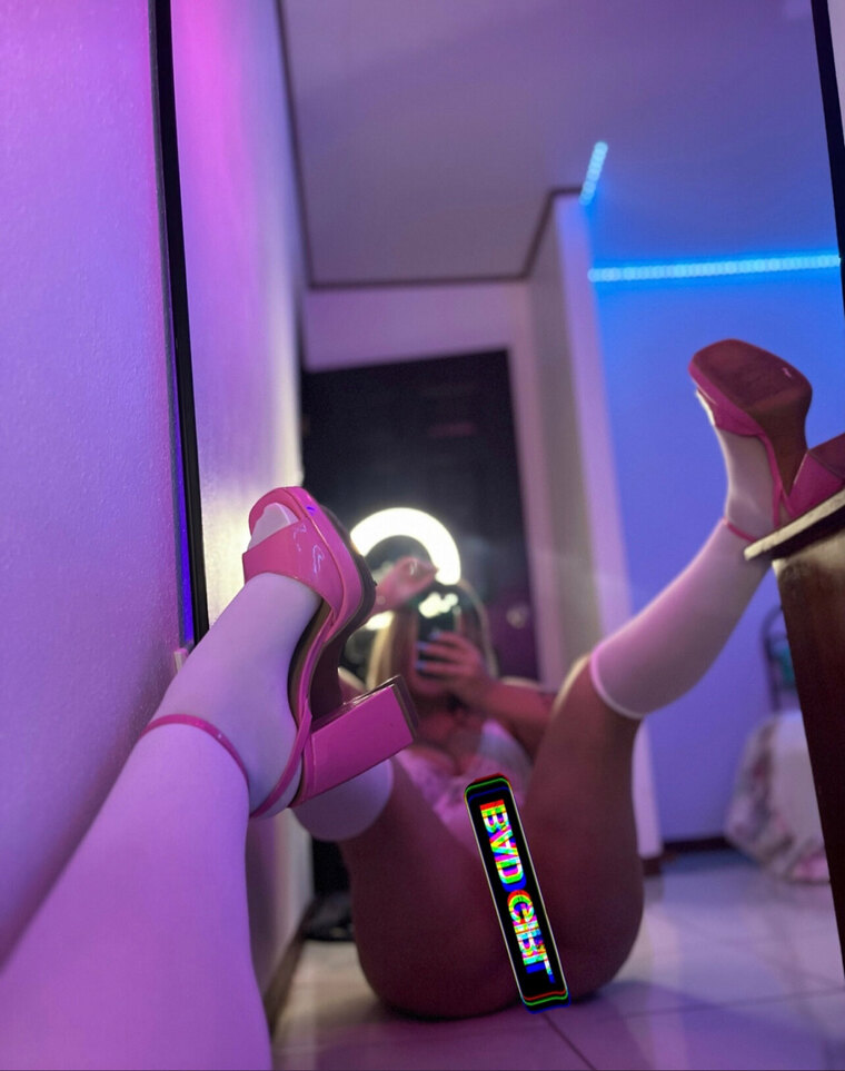 Blondiecr_🩷🍓 cover image
