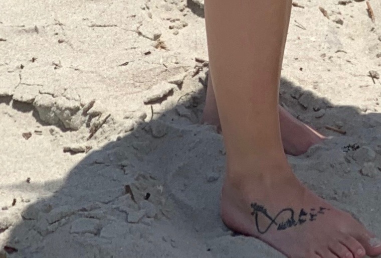 Barefoot Barbie banner image
