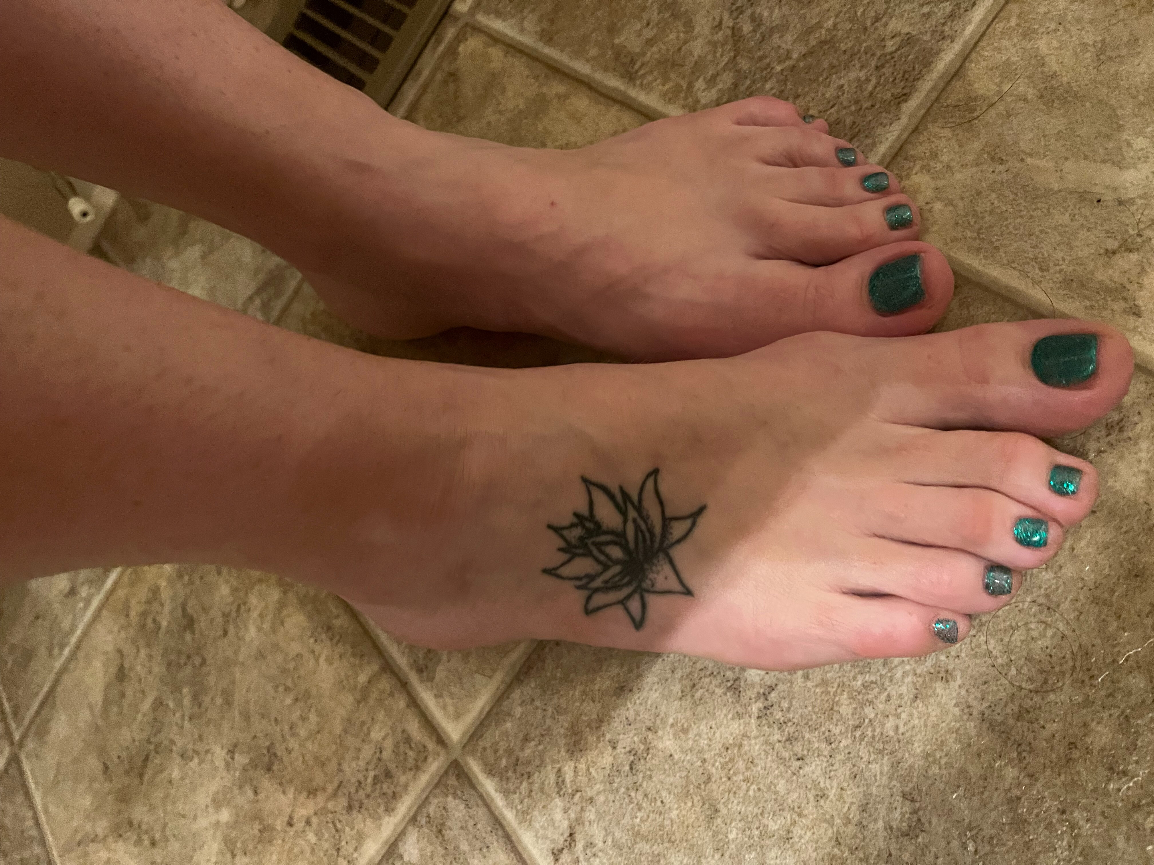 💋😈BarefootBunny🐰💜 banner image