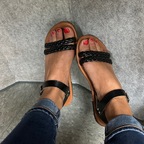 #BARENAKEDTOES😘 avatar