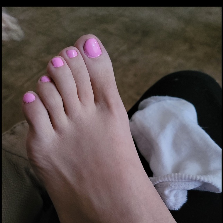 Barefootwhitegirl banner image