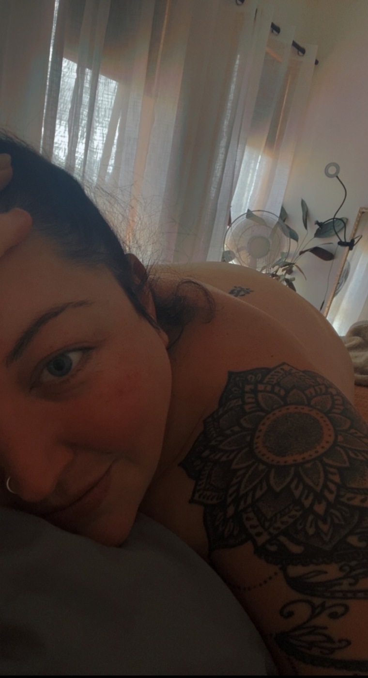 CurvyMumma cover image