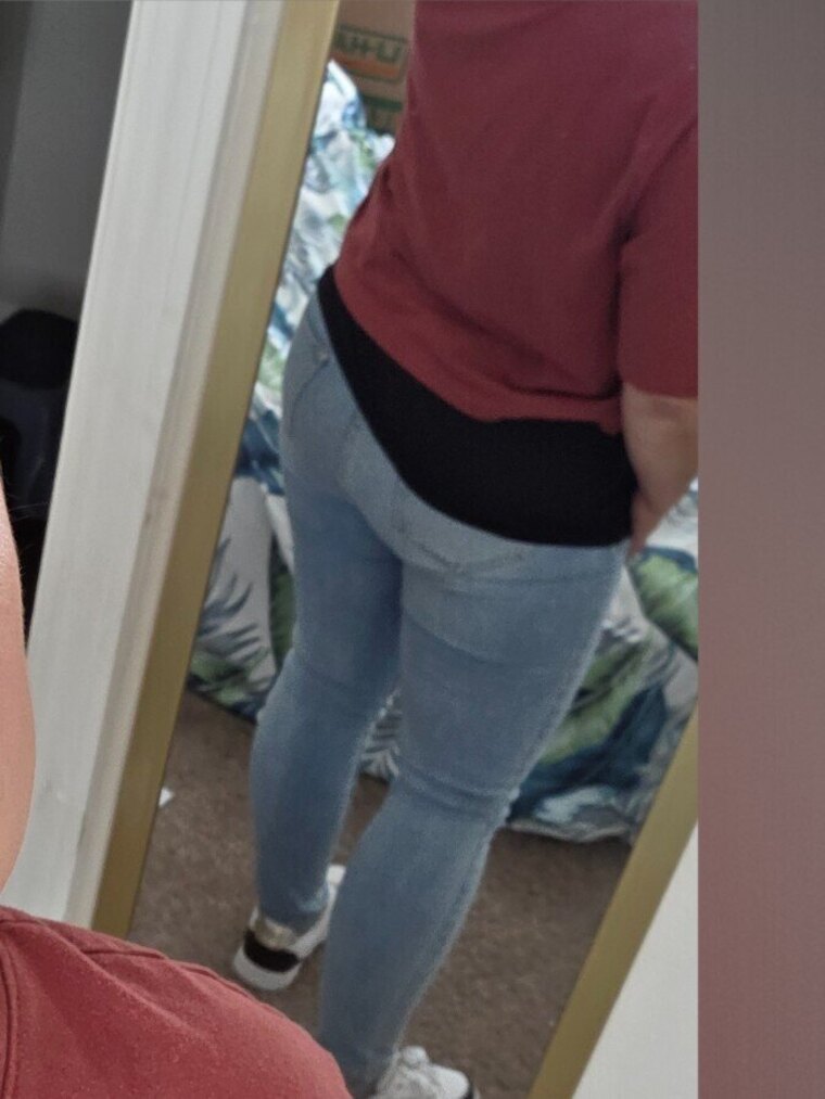 MomNextDoor cover image