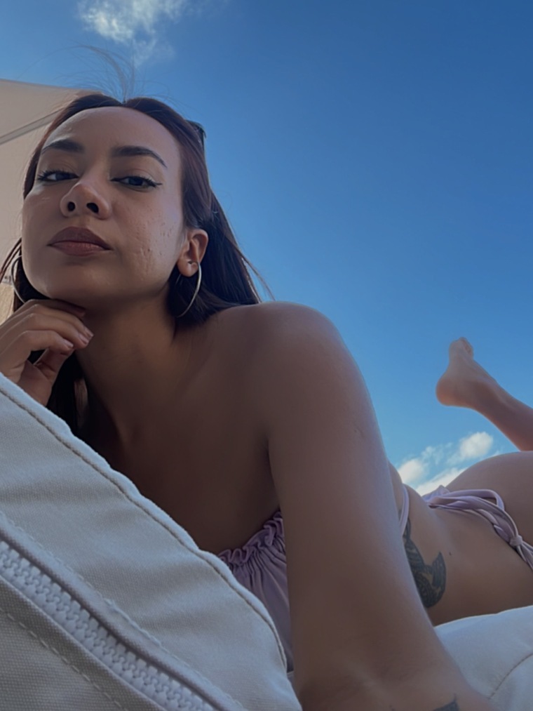 𝑳𝒊𝒍𝒚 💜 cover image