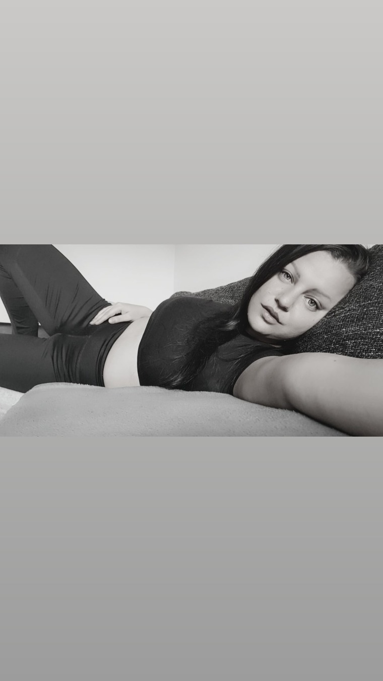 Bea Csatári banner image